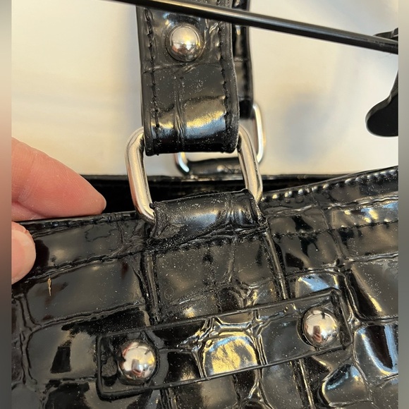 Black Crocodile-Embossed Women's Handbag - Picture 8 of 9